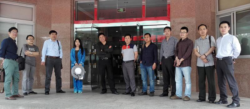 与中国书协分党组成员、副秘书长潘文海及“国学班”部分同学在一起