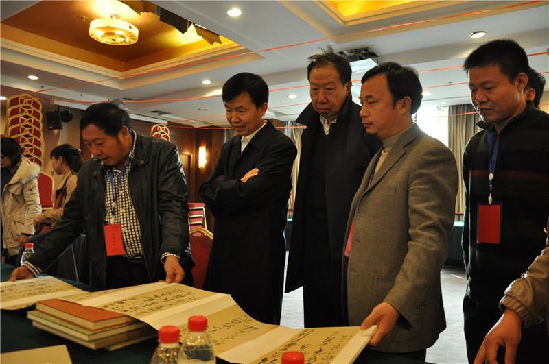 和中国书协副主席吴东民、翟万益、张学群参加评审